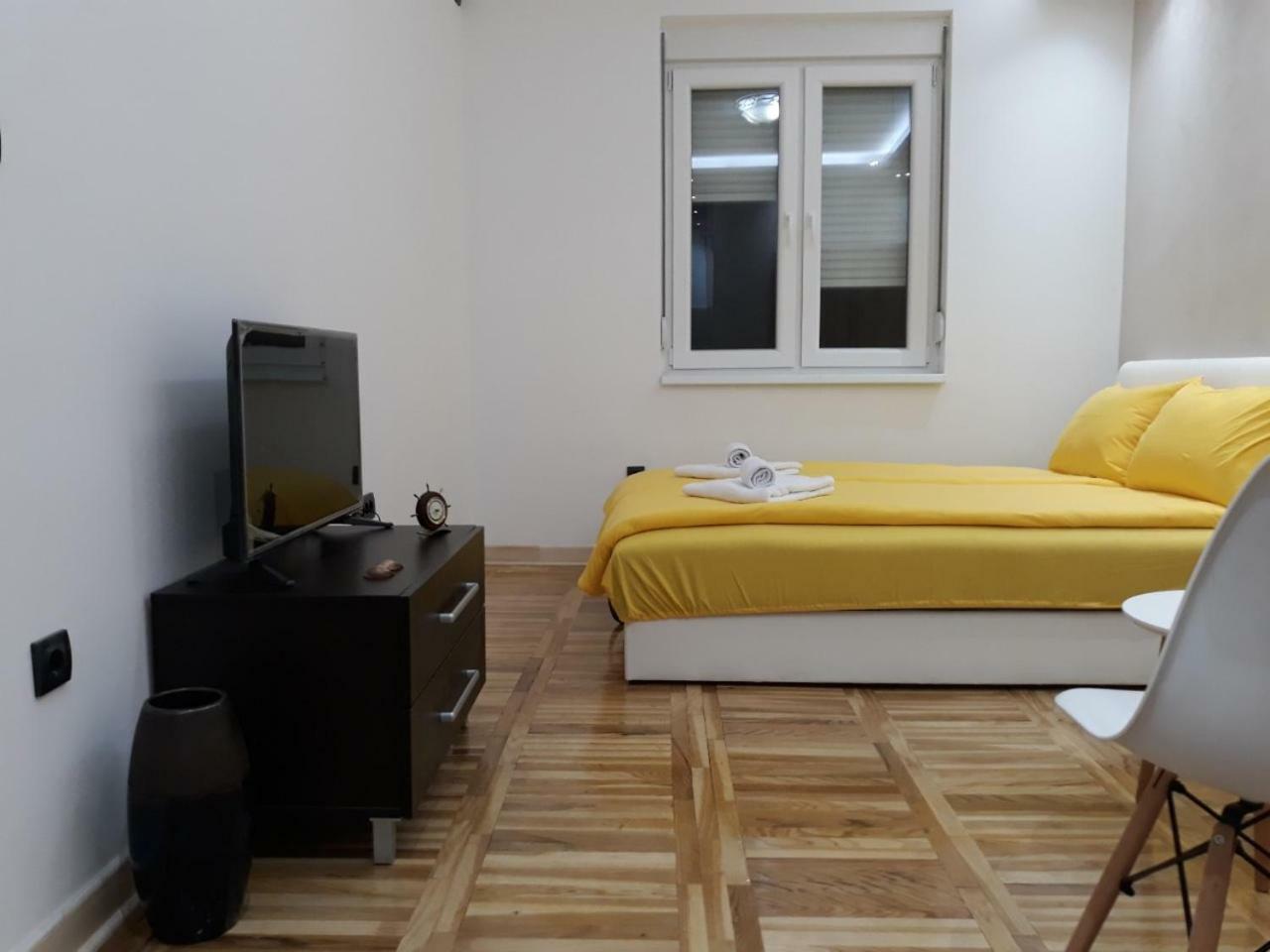 Sweet Yellow Apartment Belgrad Exteriör bild