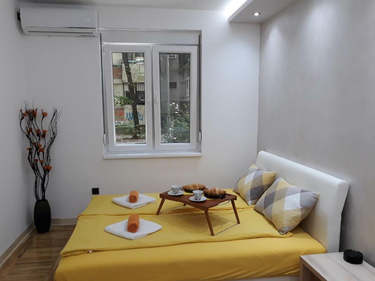 Sweet Yellow Apartment Belgrad Exteriör bild