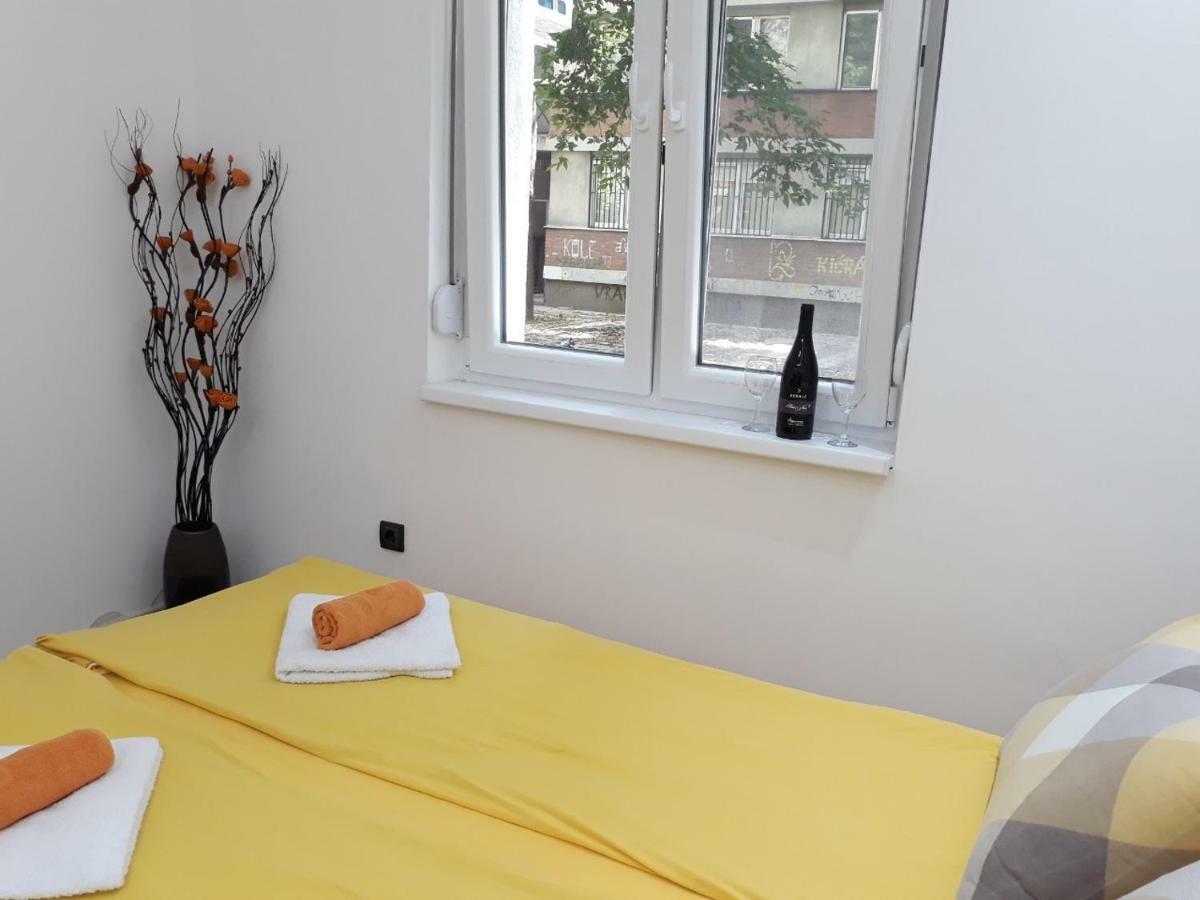 Sweet Yellow Apartment Belgrad Exteriör bild
